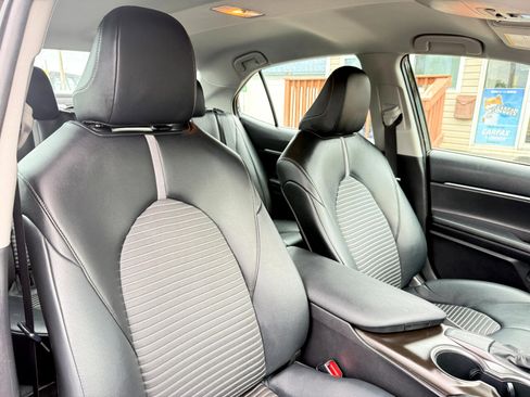 Used 2021 Toyota Camry SE image 36