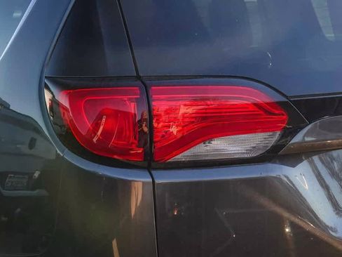 Certified 2019 Chrysler Pacifica Limited image 16