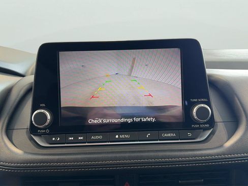 Used 2024 Nissan Rogue S AWD/4WD image 19