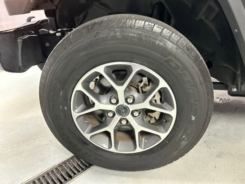 Used 2024 Jeep Gladiator Sport image 9