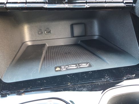 New 2026 Chevrolet Traverse RS w/ LPO, Floor Liner Package FWD image 18