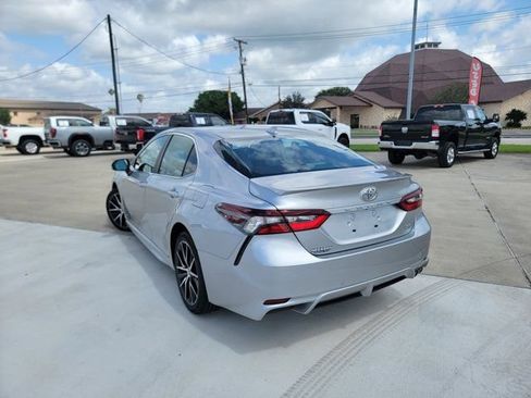 Used 2024 Toyota Camry SE FWD image 5