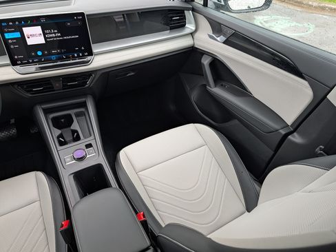 Certified 2025 Volkswagen Tiguan SE AWD/4WD image 11