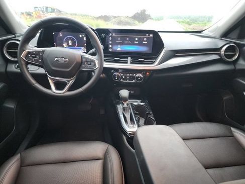 Used 2025 Chevrolet Trax ACTIV w/ Sunroof Package FWD image 9