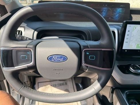 Used 2025 Ford Expedition Active RWD image 9