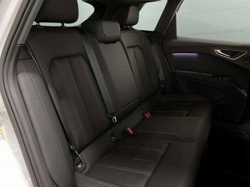 Used 2024 Audi Q4 e-tron Prestige image 82