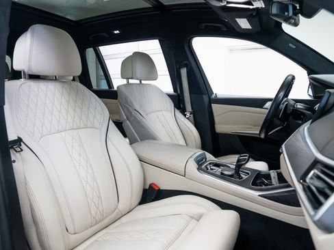 Used 2021 BMW X7 xDrive40i w/ M Sport Package image 25