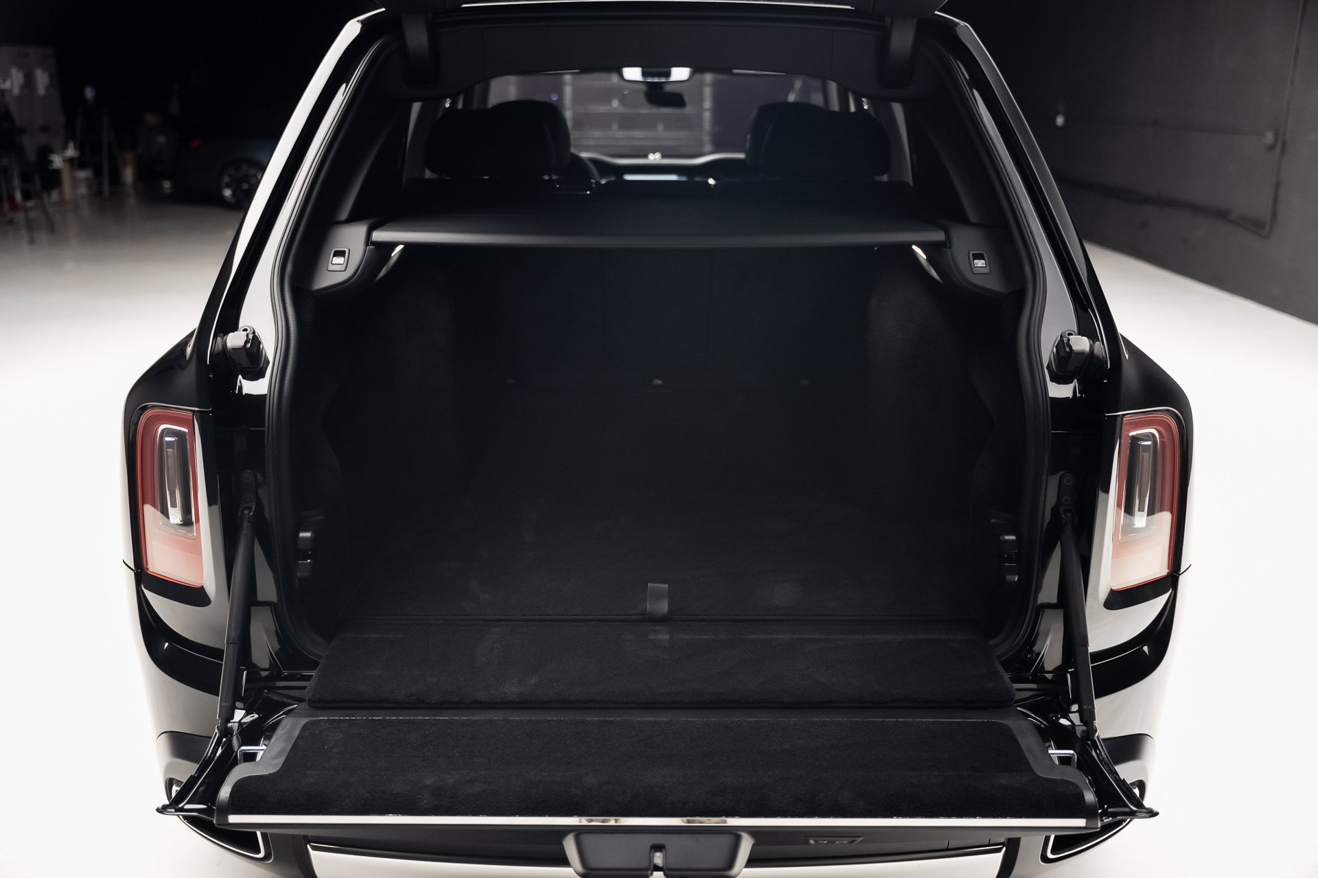Used 2022 Rolls-Royce Cullinan w/ Technology Package AWD/4WD image 76