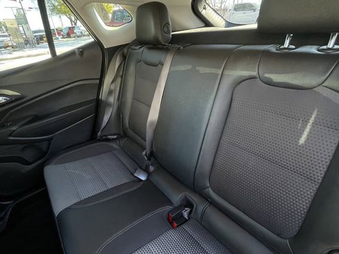 Used 2025 Chevrolet Trax LT image 23