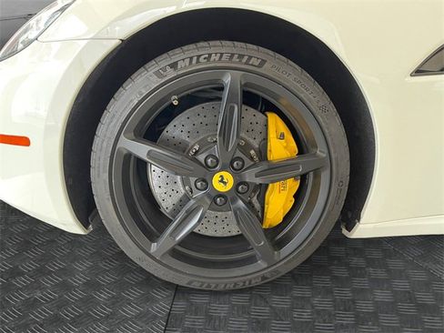 Used 2014 Ferrari California image 14