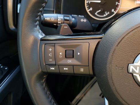 Used 2022 Nissan Pathfinder SL w/ SL Premium Package image 25