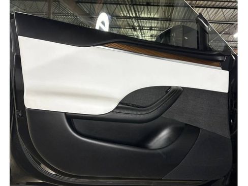 Used 2024 Tesla Model S image 18