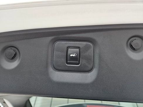 Used 2020 Nissan Pathfinder Platinum image 12