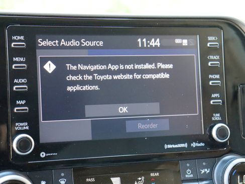 Used 2022 Toyota Highlander LE AWD/4WD image 35