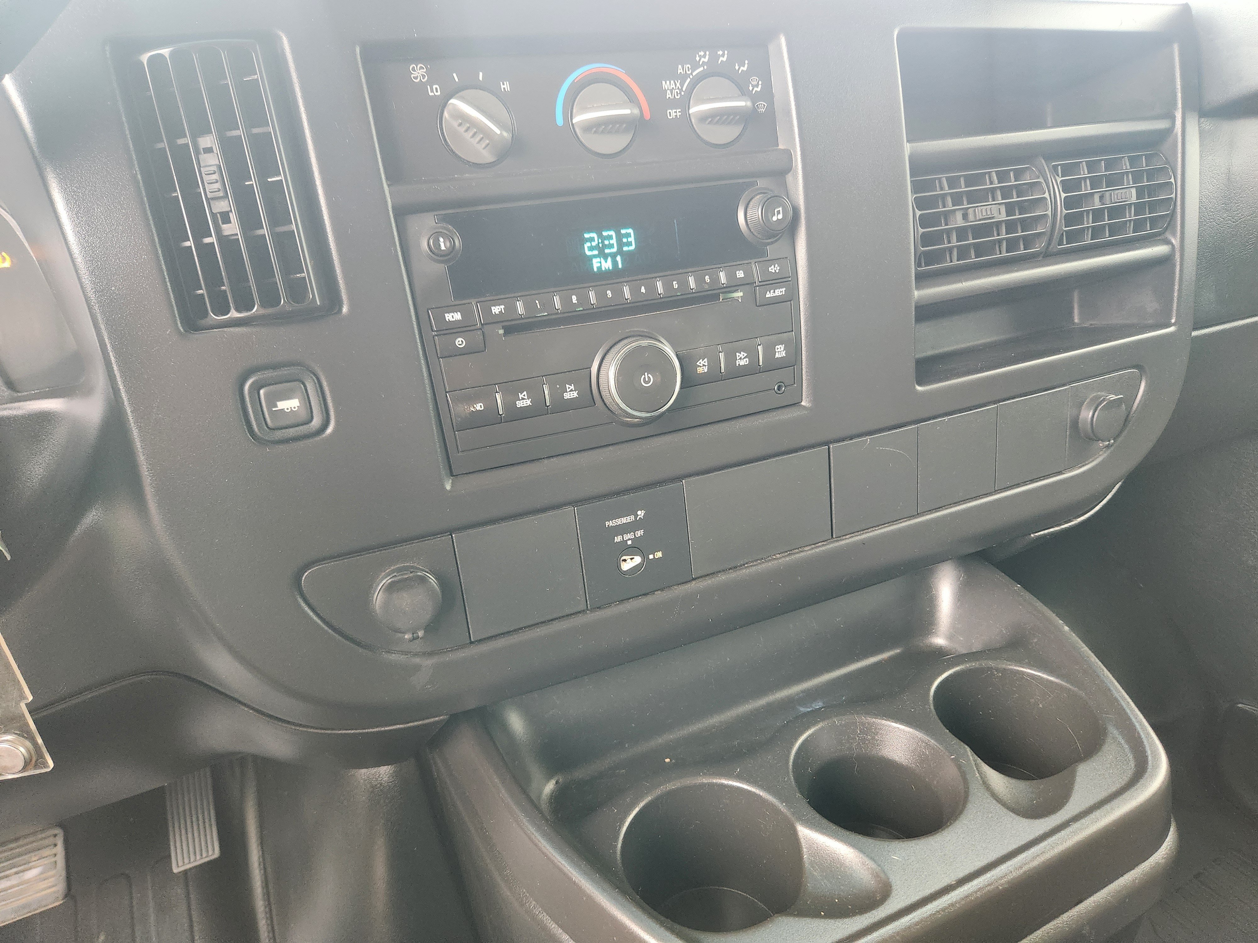 Used 2010 Chevrolet Express 2500 RWD image 14