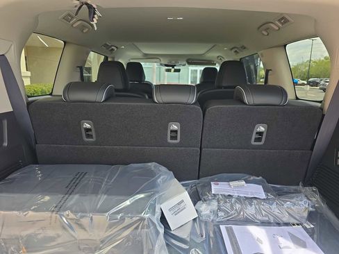 New 2026 INFINITI QX80 Luxe w/ Cargo Package RWD image 9