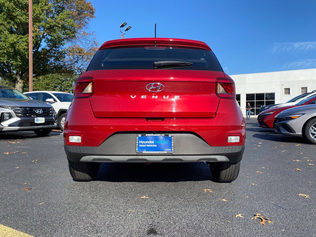 Certified 2024 Hyundai Venue Limited FWD image 5
