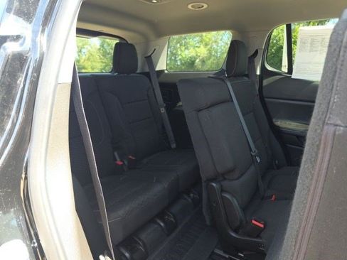 Used 2019 GMC Acadia SLE w/ LPO, Floor Liner Package AWD/4WD image 13
