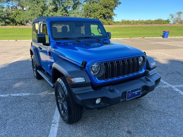Used 2025 Jeep Wrangler Sport AWD/4WD image 2
