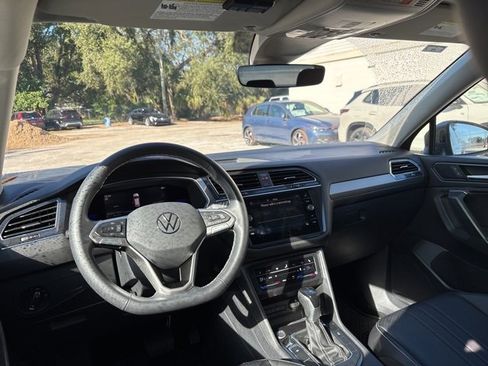 Used 2023 Volkswagen Tiguan SE w/ Panoramic Sunroof Package image 14