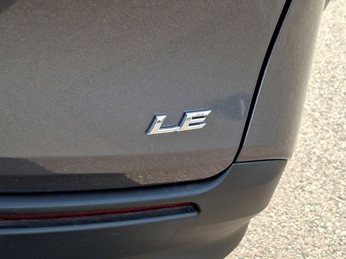 Used 2025 Toyota Sienna LE FWD image 30