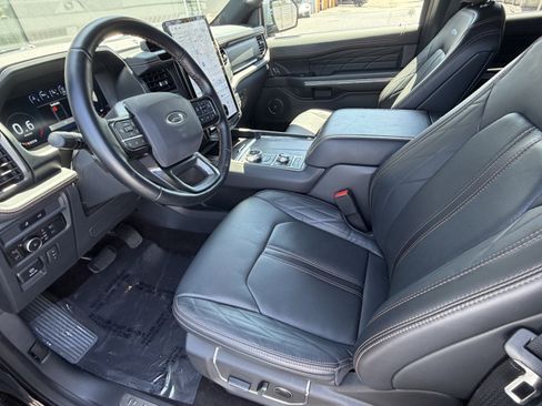 Used 2023 Ford Expedition Platinum AWD/4WD image 4