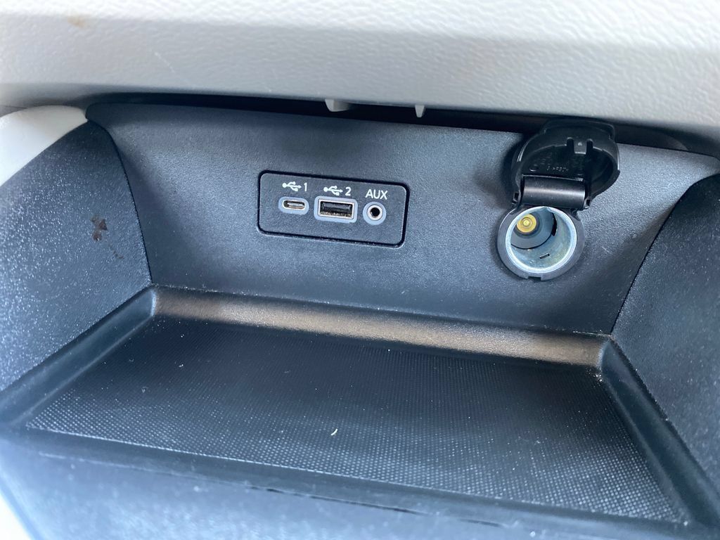 Used 2025 Nissan Altima 2.5 SV FWD image 32