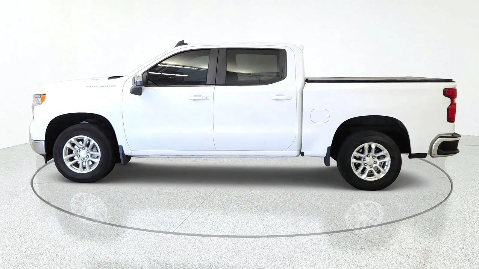 Used 2024 Chevrolet Silverado 1500 LT AWD/4WD image 5
