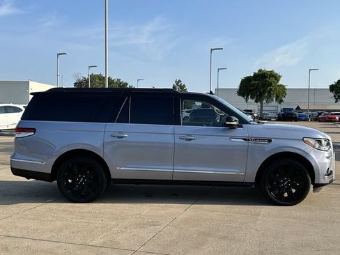 Used 2022 Lincoln Navigator L Black Label AWD/4WD image 3