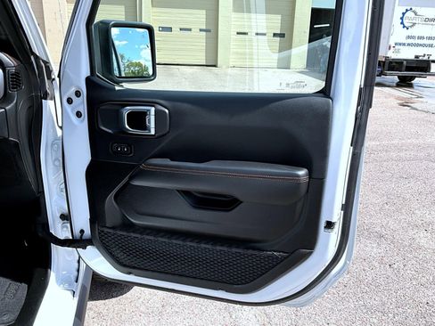 Used 2023 Jeep Gladiator Mojave w/ LED Lighting Group AWD/4WD image 17
