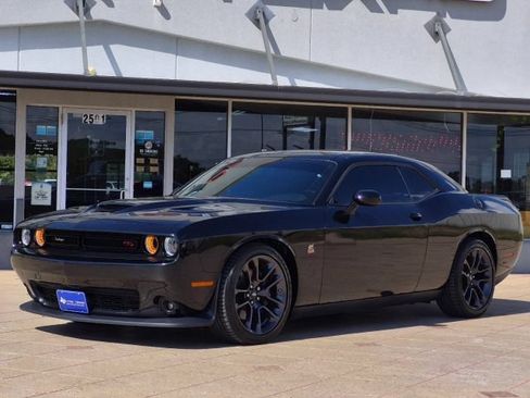 Used 2022 Dodge Challenger R/T Scat Pack RWD image 3