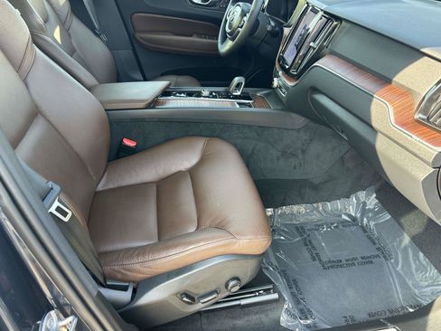 Certified 2024 Volvo XC60 B5 Plus w/ Protection Package Premier AWD/4WD image 11