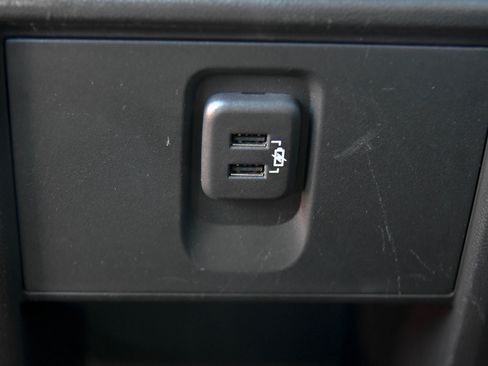 Used 2022 Chevrolet Traverse LT image 38