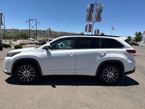 Used 2017 Toyota Highlander SE w/ Carpet Mat Package AWD/4WD image 6