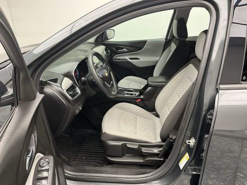Used 2018 Chevrolet Equinox LS image 3