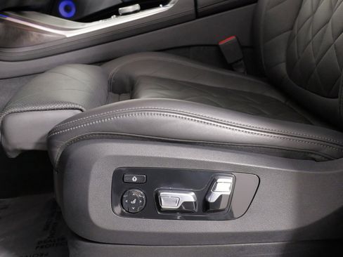 Used 2024 BMW X7 xDrive40i w/ Executive Package image 45