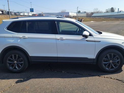 Used 2022 Volkswagen Tiguan SE AWD/4WD image 14