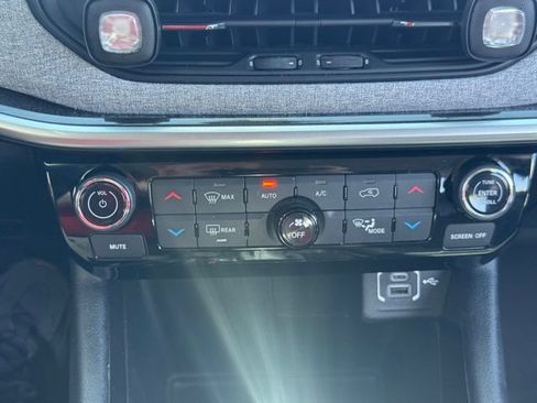 Used 2022 Jeep Compass Latitude w/ Convenience Group FWD image 24
