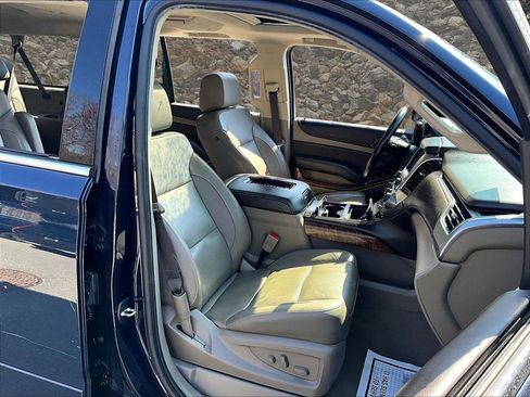 Used 2020 Chevrolet Suburban Premier AWD/4WD image 7