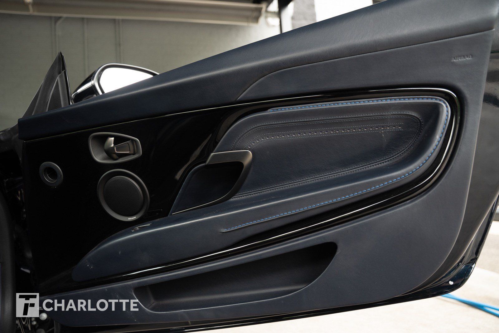 Used 2019 Aston Martin DB11 Volante RWD image 30
