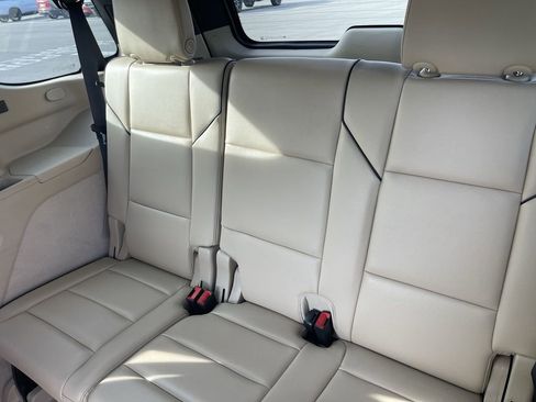 Used 2022 Cadillac Escalade Premium Luxury image 31