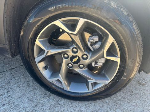 Used 2025 Chevrolet Trax LT image 28