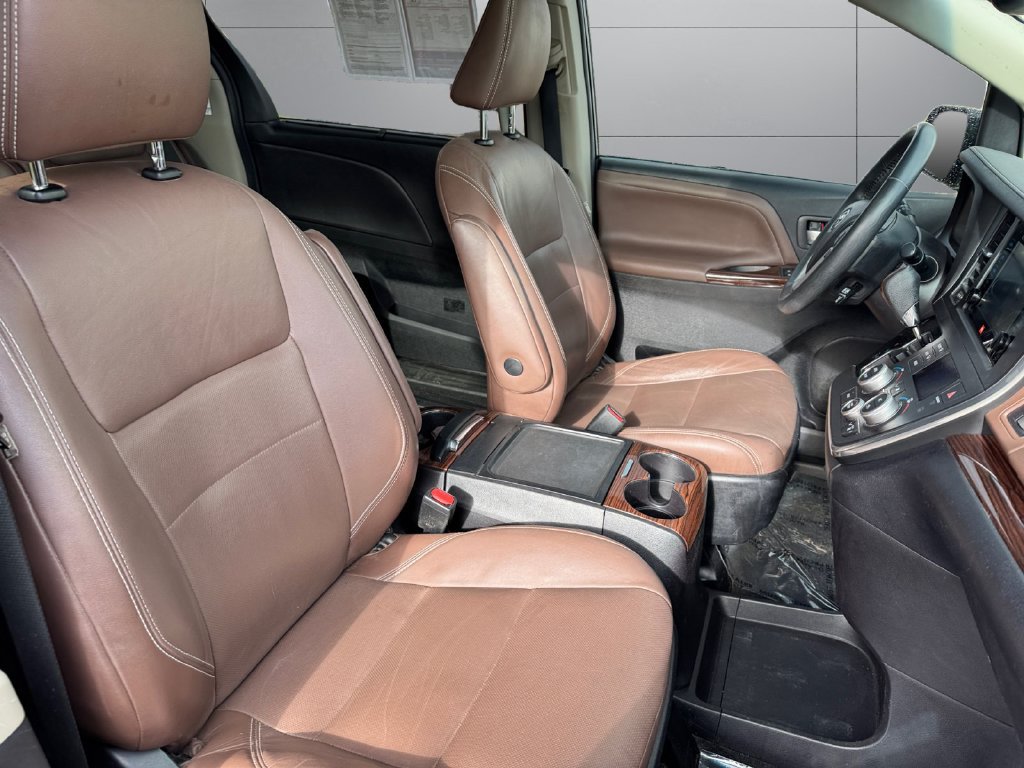 Used 2015 Toyota Sienna Limited Premium w/ Advanced Technology Package FWD image 17