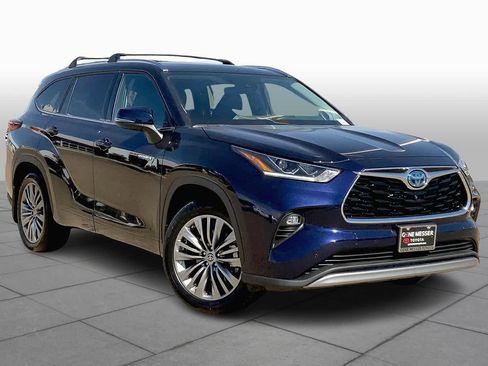 Used 2021 Toyota Highlander Platinum FWD image 3