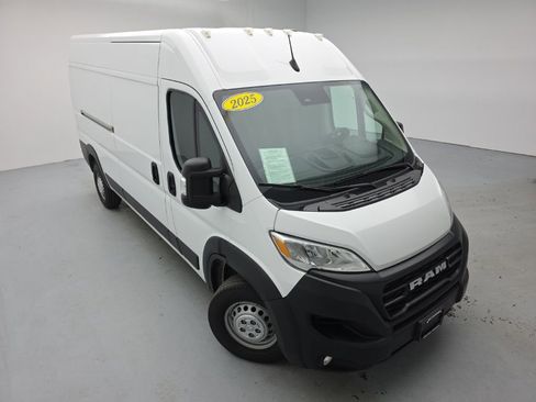 Used 2025 RAM ProMaster 2500 w/ Convenience Group FWD image 2