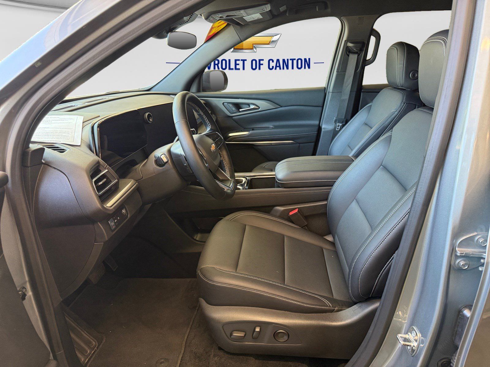 Used 2026 Chevrolet Traverse LT FWD image 9