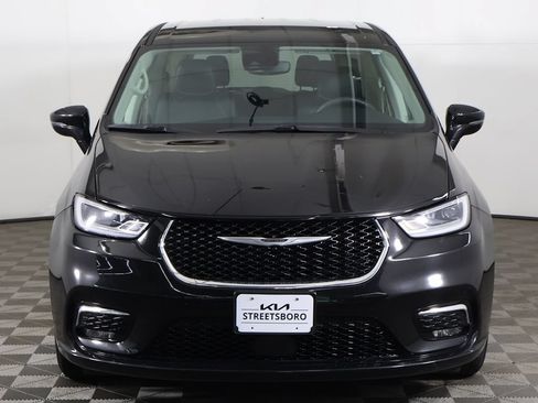 Used 2024 Chrysler Pacifica Touring-L FWD image 12