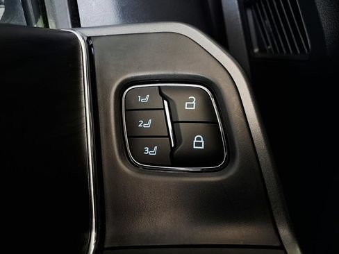 Used 2025 Ford F150 Lariat AWD/4WD image 19