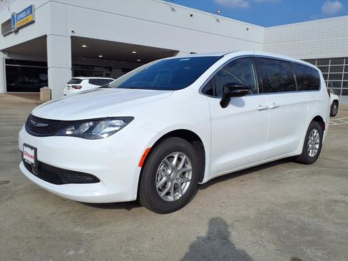 New 2026 Chrysler Voyager LX image 15