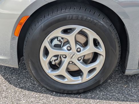 Used 2022 Chrysler Pacifica Limited image 11